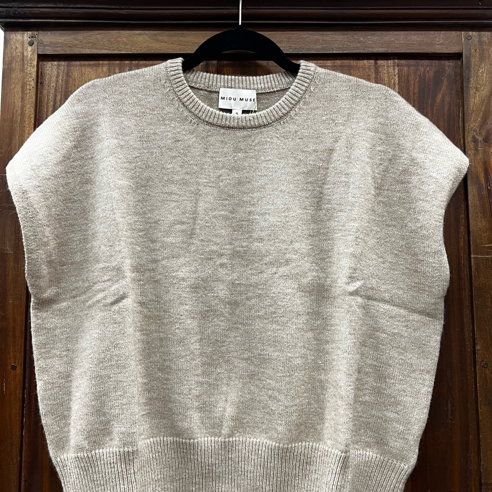 Mio Muse Women's Cream Crewneck Top NWT